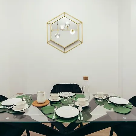 Modern With Balcony- 2bd 2bth- San Vicente