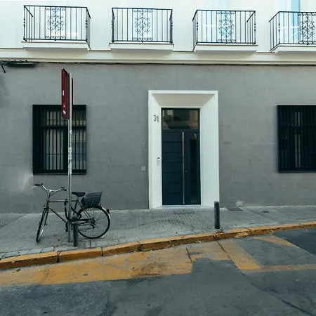 Modern With Balcony- 2bd 2bth- San Vicente *