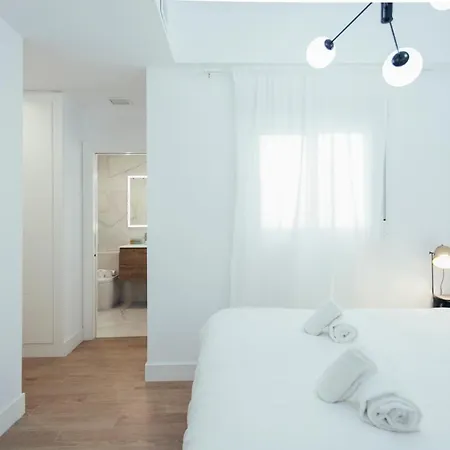 Apartment Modern With Balcony- 2bd 2bth- San Vicente Seville