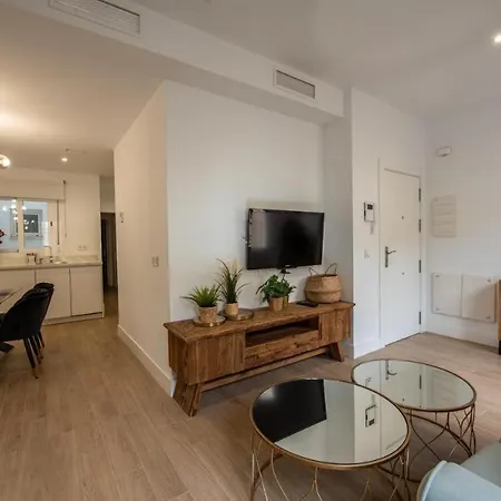 Modern With Balcony- 2bd 2bth- San Vicente