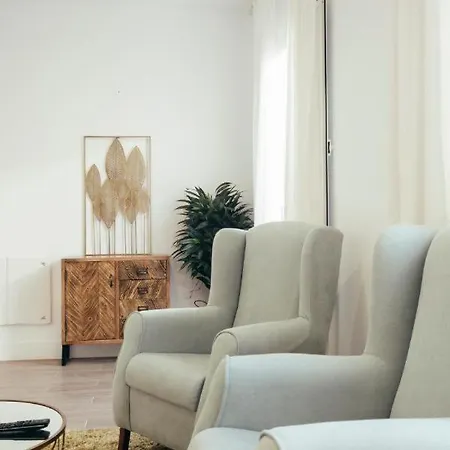 Modern With Balcony- 2bd 2bth- San Vicente Apartment
