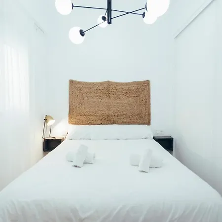 Apartment Modern With Balcony- 2bd 2bth- San Vicente *