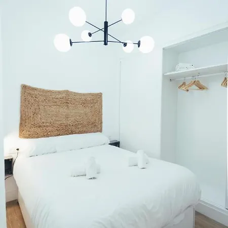 Apartment Modern With Balcony- 2bd 2bth- San Vicente Sevilla
