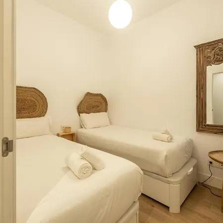 Modern With Balcony- 2bd 2bth- San Vicente * Séville
