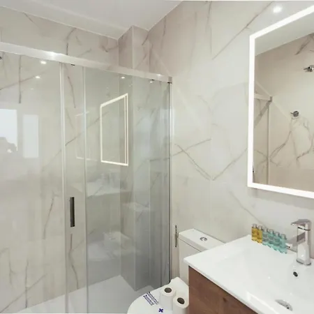 Modern With Balcony- 2bd 2bth- San Vicente Appartement Séville
