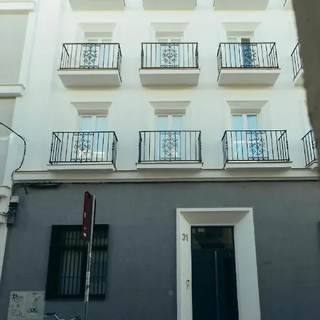 Modern With Balcony- 2bd 2bth- San Vicente Apartment Sevilla