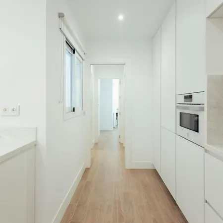 Modern With Balcony- 2bd 2bth- San Vicente Appartement Séville