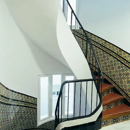 Modern With Balcony- 2bd 2bth- San Vicente *
